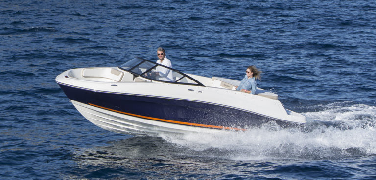 Boat Bayliner Bowrider VR5 in stock